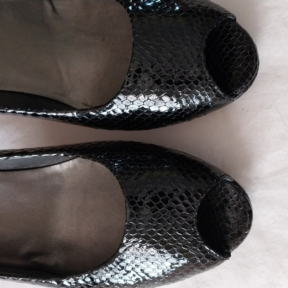 Stuart Weitzman Snakeskin Open Toe Platform 3.5 I… - image 7